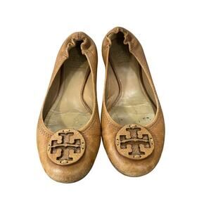 TORY BURCH Reva Pebbled Leather Camel Brown Ballet Flats Logo Emblem Size 8